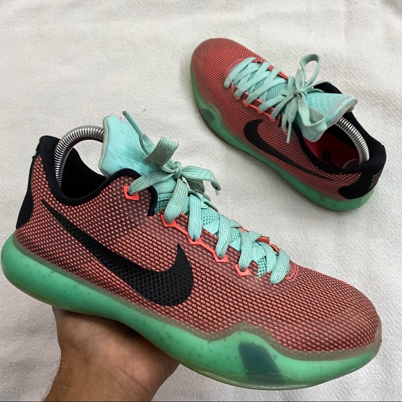 kobe bryant shoe size